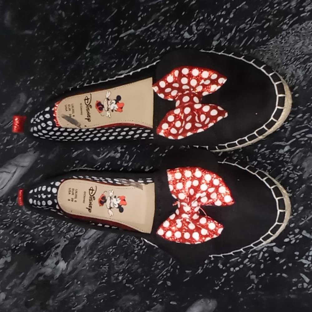 DISNEY CLOSE TOE WOMEN'S BOWNOT FLAT